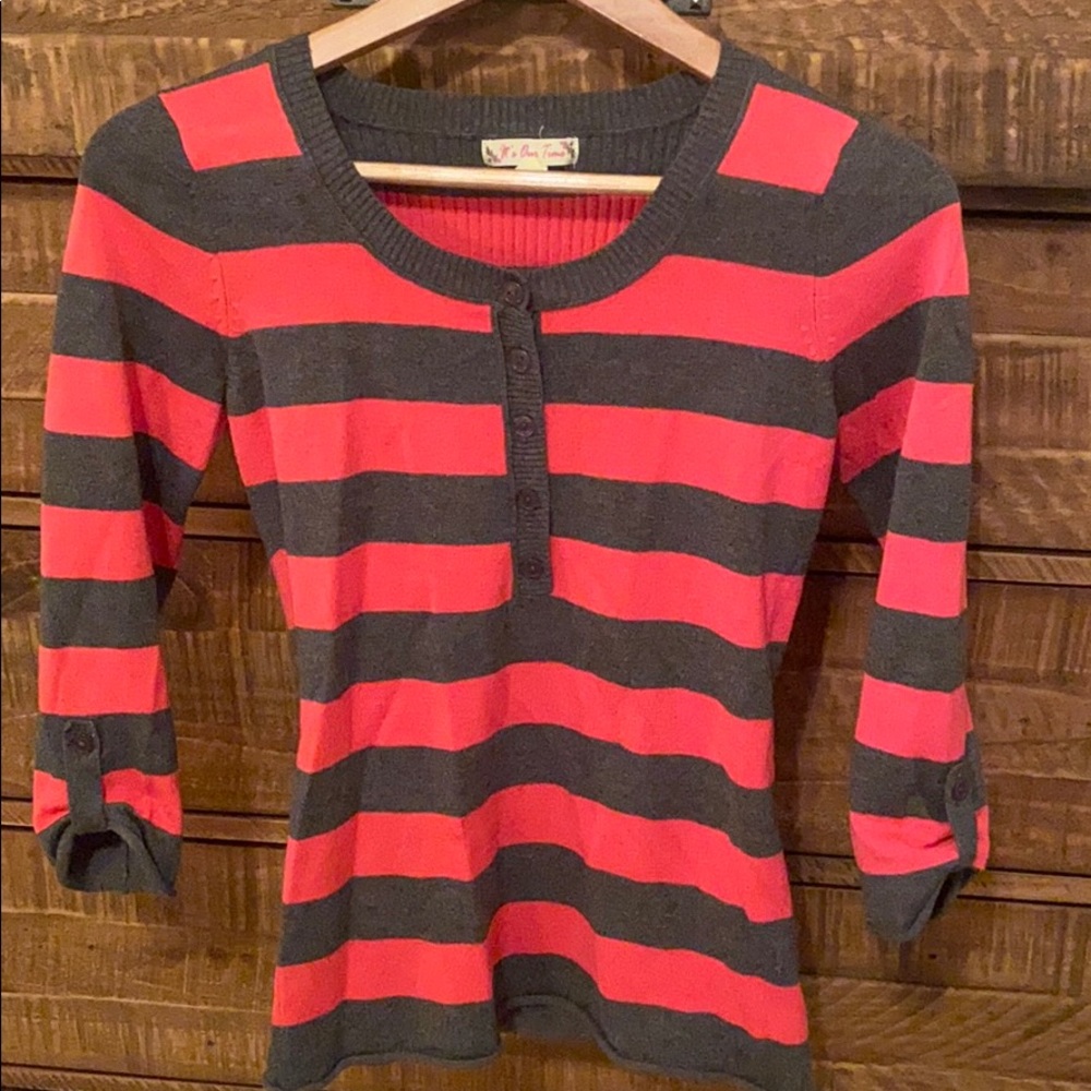 lightweight quarter length sleeve sweater